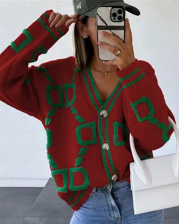 Cardigan élégant pour femmes avec un motif géométrique unique et un patte de boutonnage tendance Chic & Stil