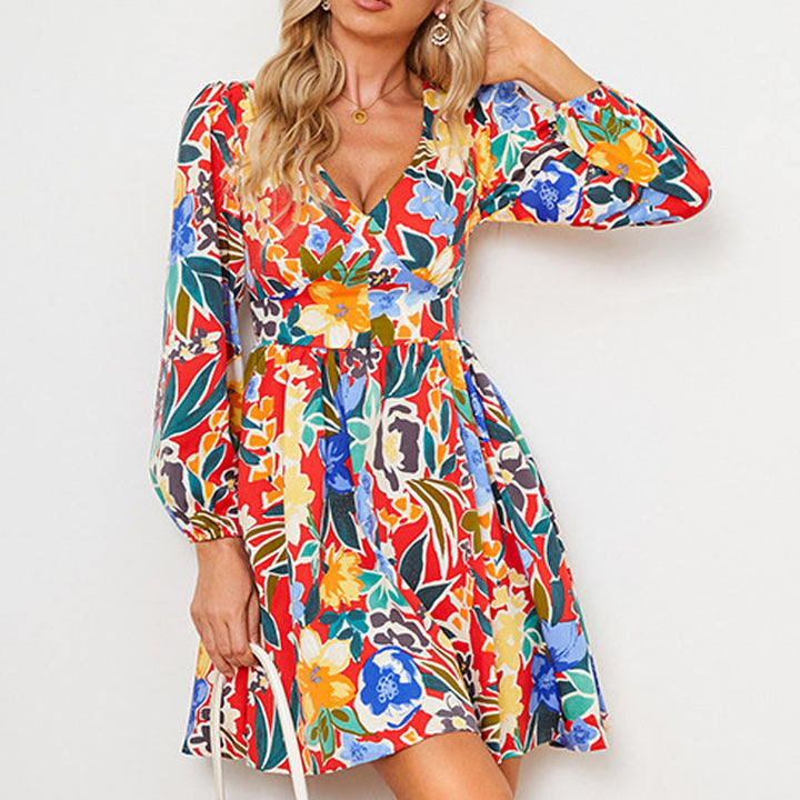 Elegant maxi dress for women with a floral design and a flowy skirt Lune London