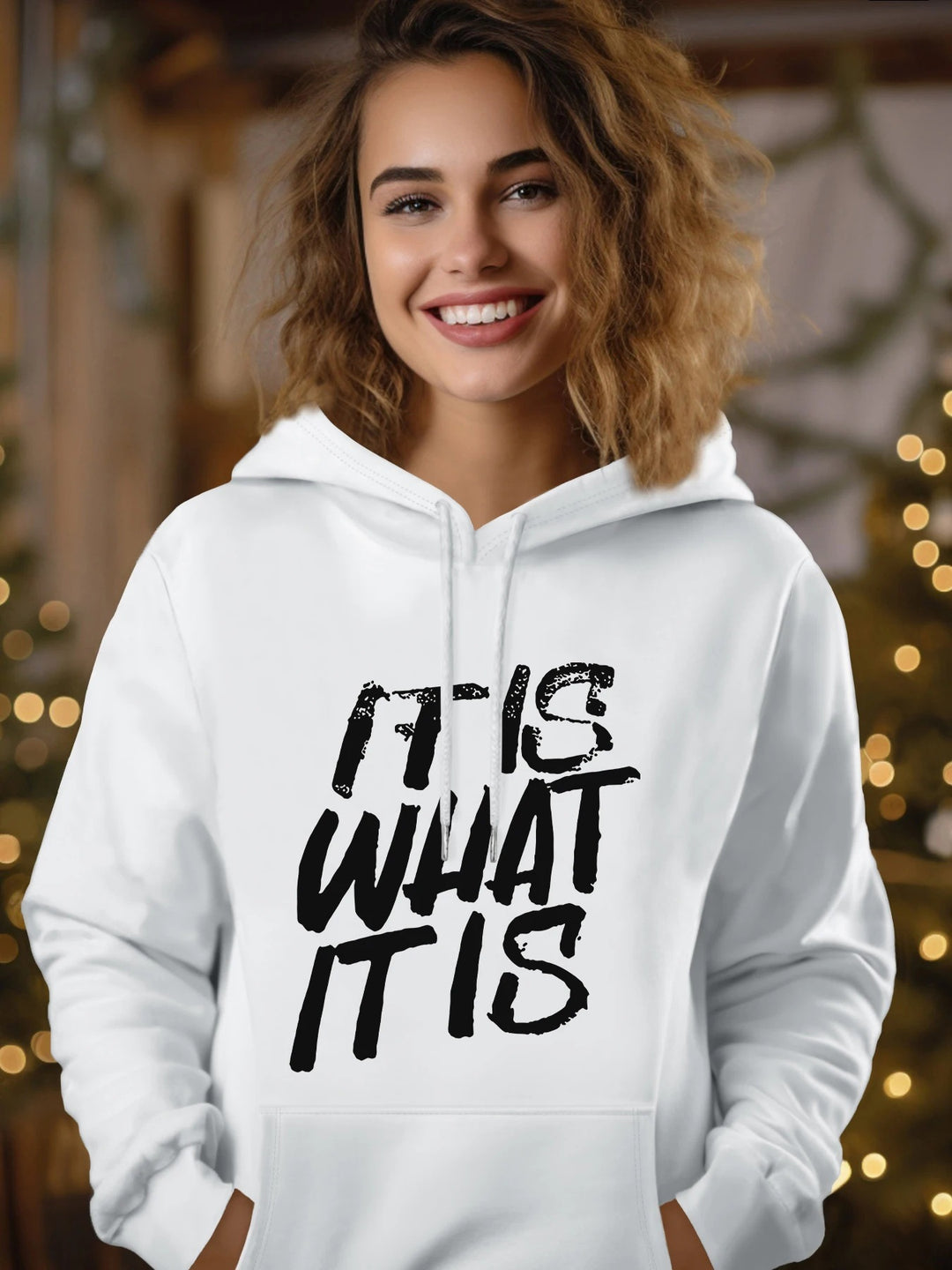 Women's hoodie with creative lettering and comfortable fit Chic & Stil
