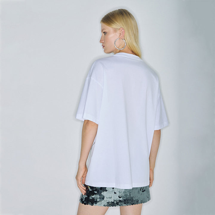 Oversized t-shirt for women with decorative chain accent Lune London