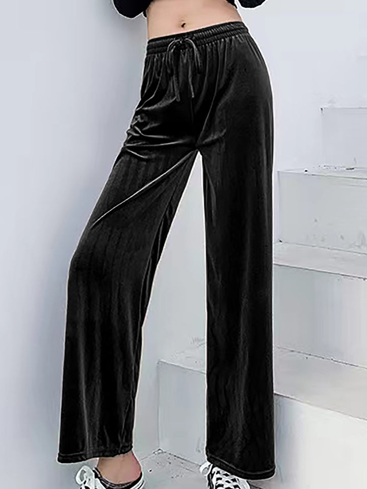 Soft and casual lounge pants in velvet for ladies Lune London