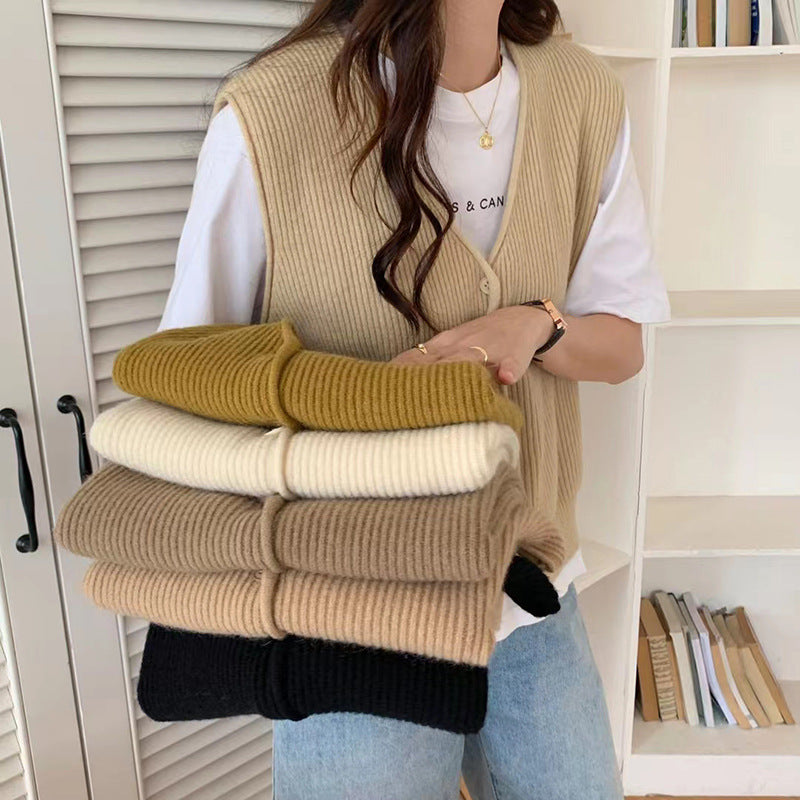 Gilet en maille pour femmes avec texture côtelée fine et détails de boutons classiques Chic & Stil