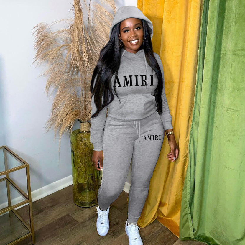 Ladies jogging suit with modern logo Lune London
