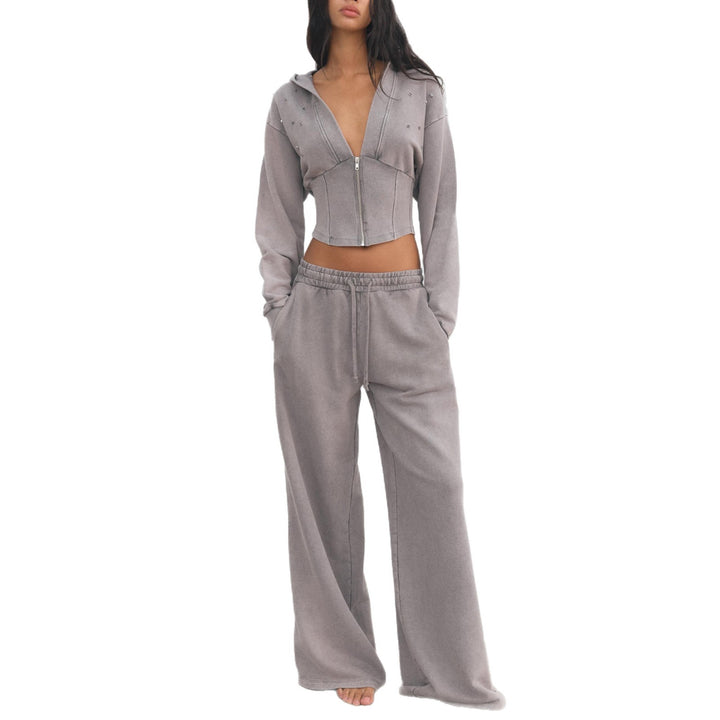 Trendy outfit for women with cropped hoodie and wide pants Lune London