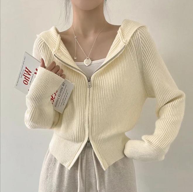 Ladies casual knit jacket with hood and zipper Lune London