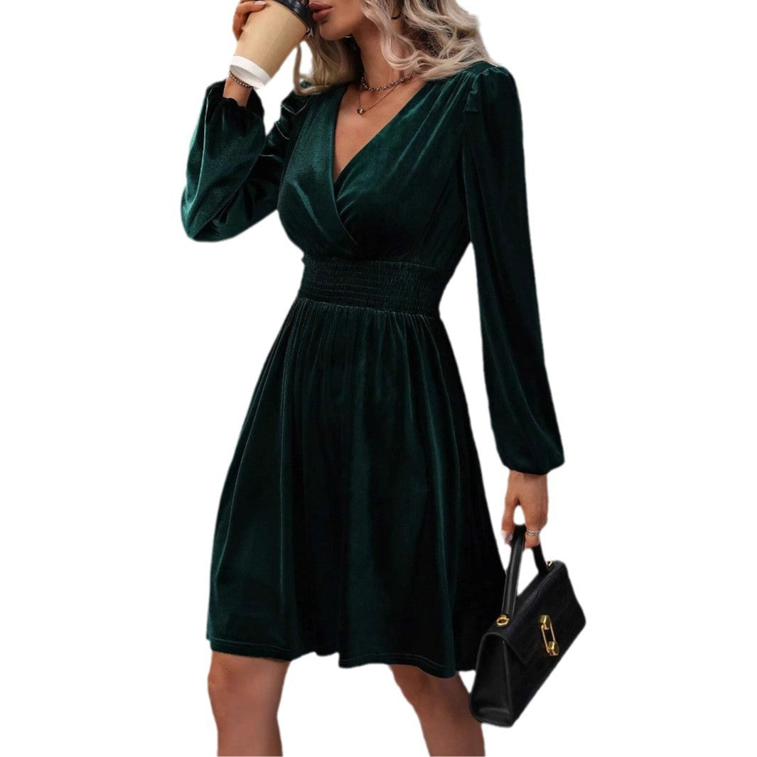 Robe portefeuille pour femmes avec un élégant drapé et un matériau scintillant Chic & Stil