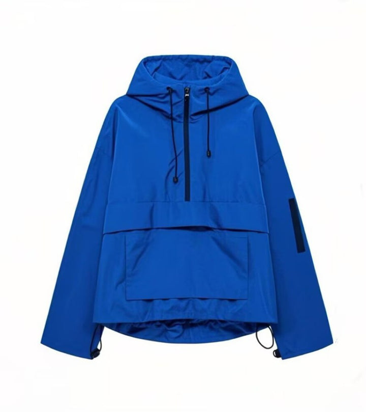 Veste coupe-vent fonctionnelle pour femmes avec col de capuche ajustable et poche kangourou Chic & Stil