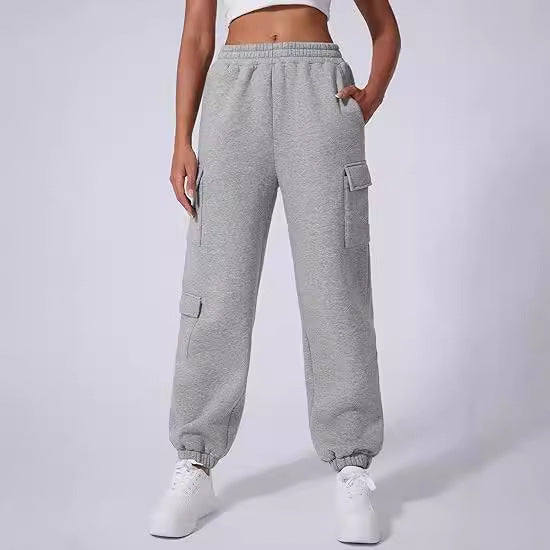 Cargo pants for ladies with elastic waist and practical side pockets Lune London