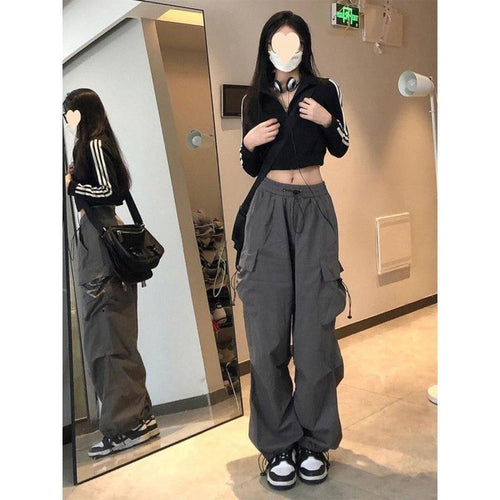 Women’s cargo pants with a wide cut and practical pockets