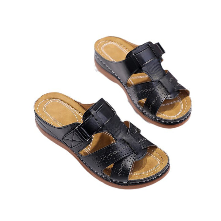 Women's strap sandals with a breathable upper material structure and a comfortable sole Lune London