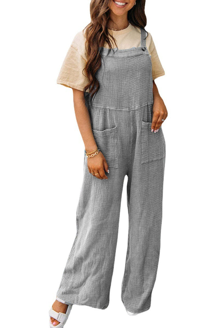 Casual jumpsuit for women with practical pockets and chic button decoration