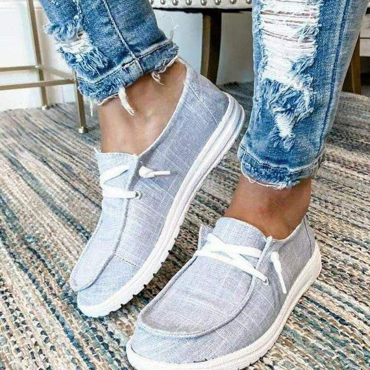 Casual slip-on sneakers for women with elastic details and non-slip sole Lune London