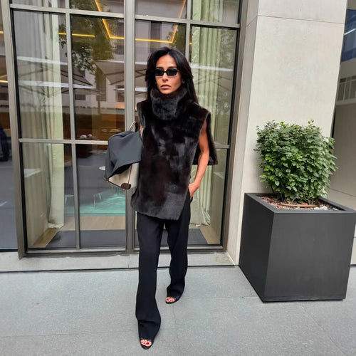 Ladies Elegant and Soft Scarf in High-Quality Material Lune London