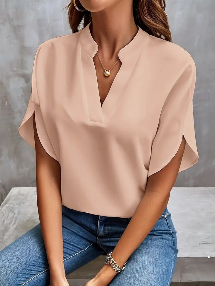 Women's blouse with a relaxed fit and elegant details Lune London