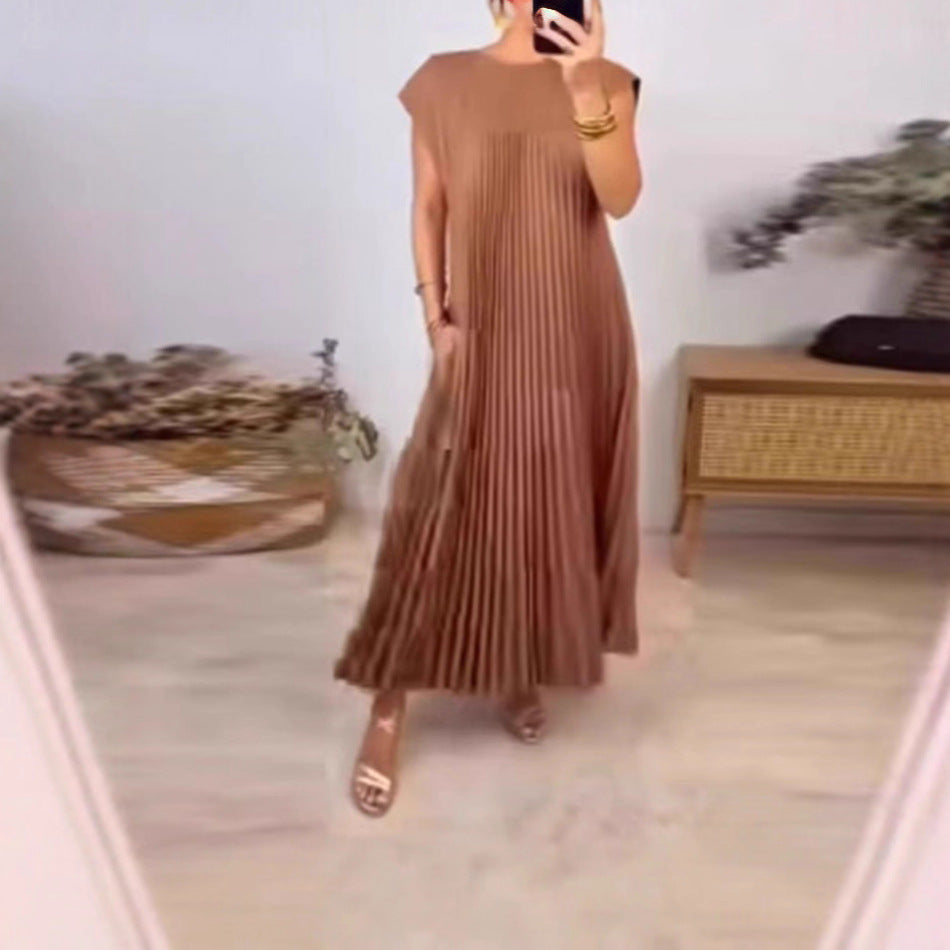 Maxi dress for women with pleated details and side pockets Style and elegance