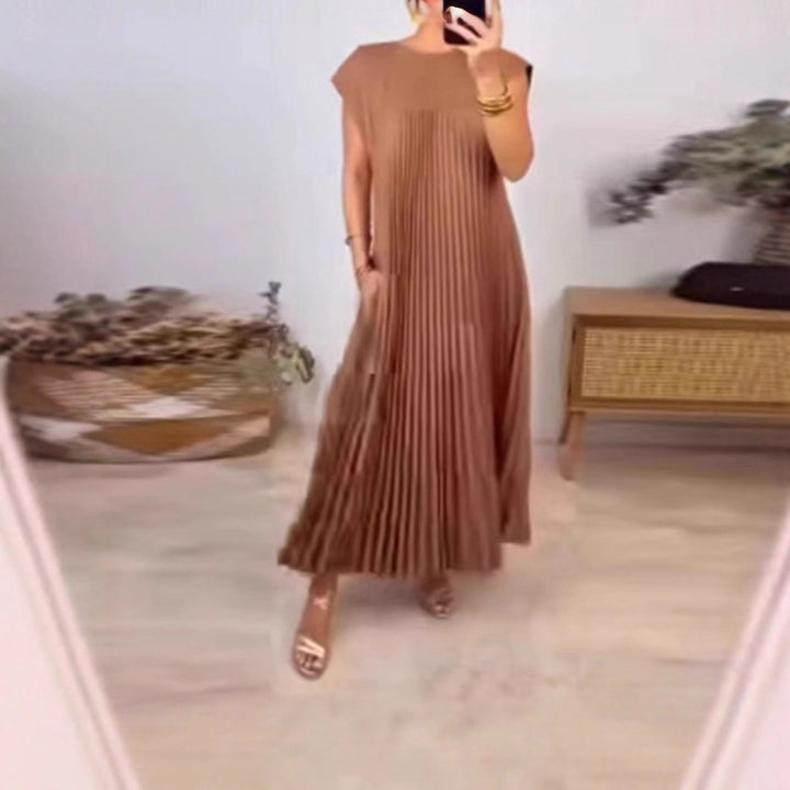 Maxi dress for women with pleated details and side pockets Style and elegance