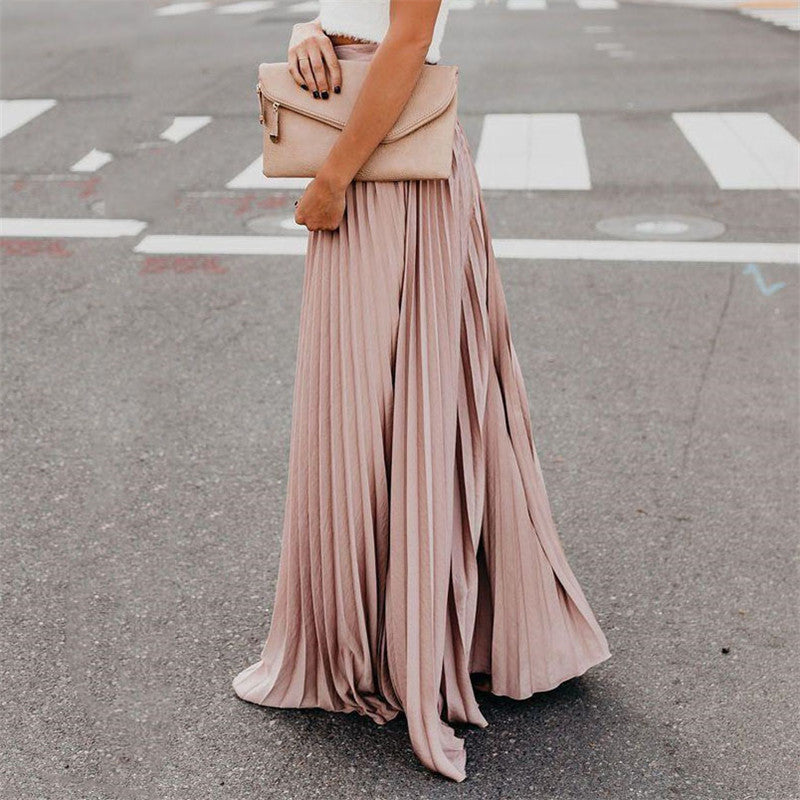 Long pleated skirt for women with elastic waistband and flowing fabric Lune London