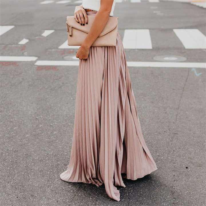 Long pleated skirt for women with elastic waistband and flowing fabric Lune London