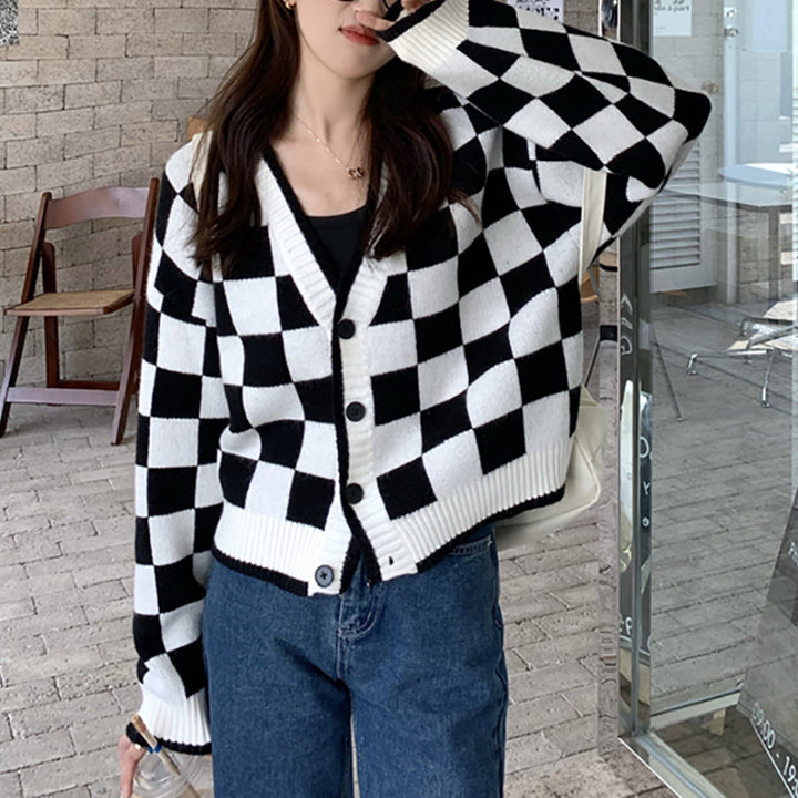 Women's chunky knit cardigan with check pattern and comfortable button details