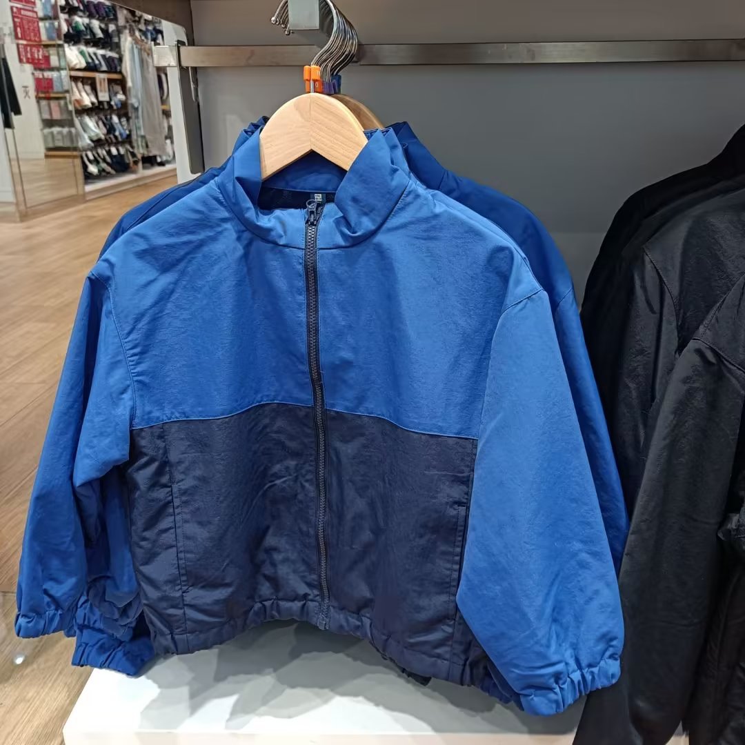 Veste féminine légère de transition avec col montant Chic & Stil