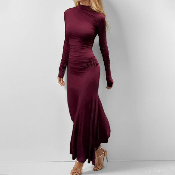 Robe maxi à manches longues pour femmes avec une coupe flatteuse et un col roulé élégant Chic & Stil