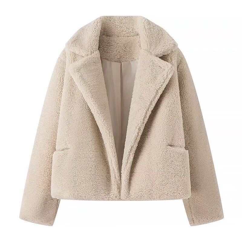 Veste en peluche confortable pour femmes avec col à revers et poches