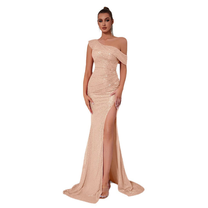Robes de soirée élégante à épaules dénudées pour femmes avec des sequins étincelants et une fente haute Chic & Stil