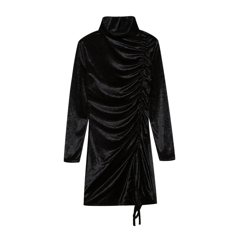 Robe de fête pour dames avec col haut et plis drapés