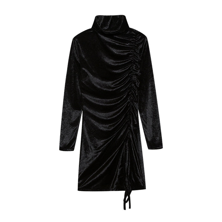 Robe de fête pour dames avec col haut et plis drapés