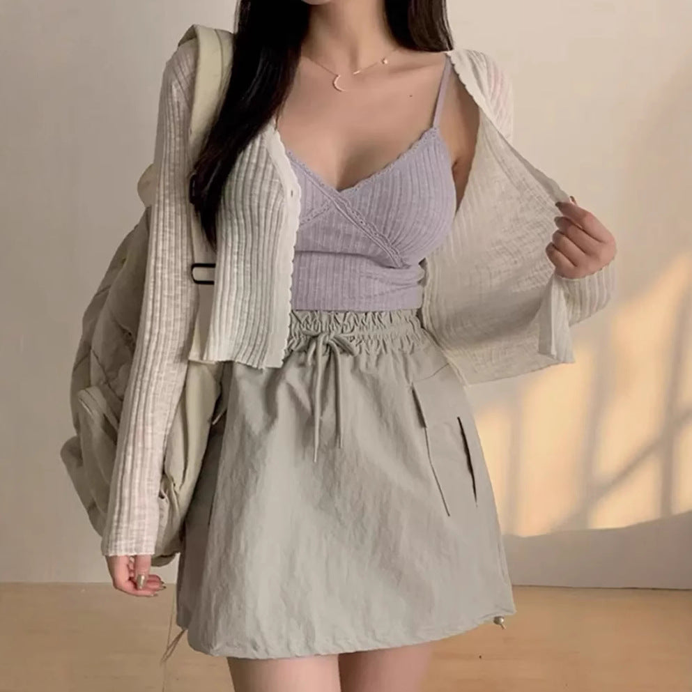 Femmes cardigan ludique avec des détails décoratifs et un matériau léger Lune London