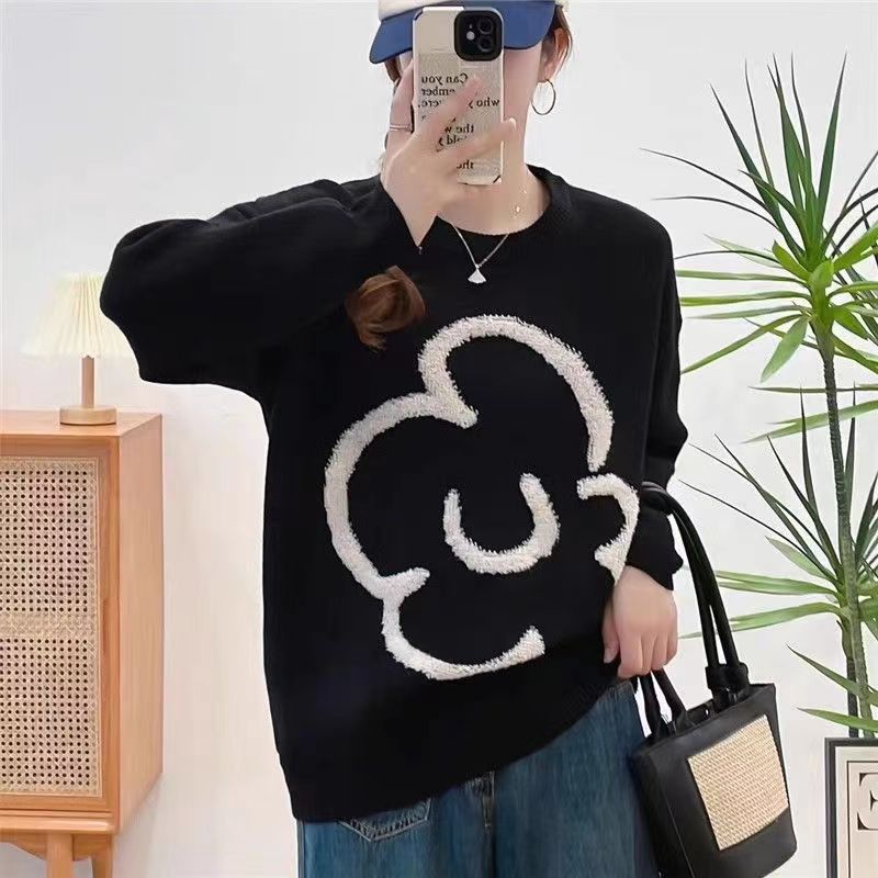 Casual knitted sweater for women with floral pattern Lune London