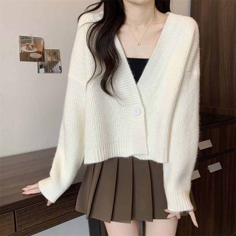 Cardigan tendance femme avec décolleté en V profond et fermeture à boutons Chic & Stil