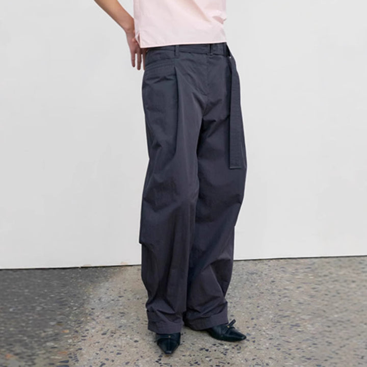 Pantalons en tissu à coupe large pour femmes avec ceinture tonale Chic & Stil