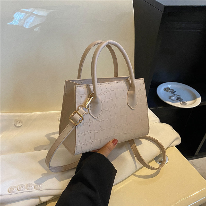 Chic Und Stil | Divina Small-Sized Clutches Handbag