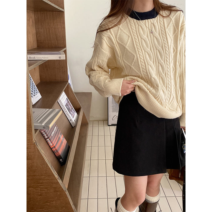 Women's chunky knitted pullover with cable pattern Chic & Stil