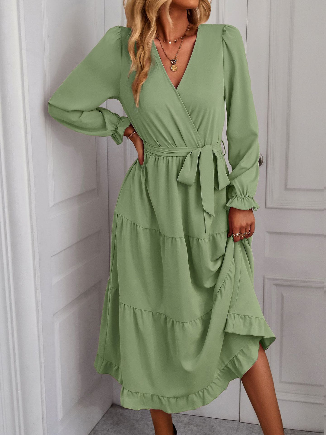 Long dress for women with wrap effect and chic and stylish clothing details