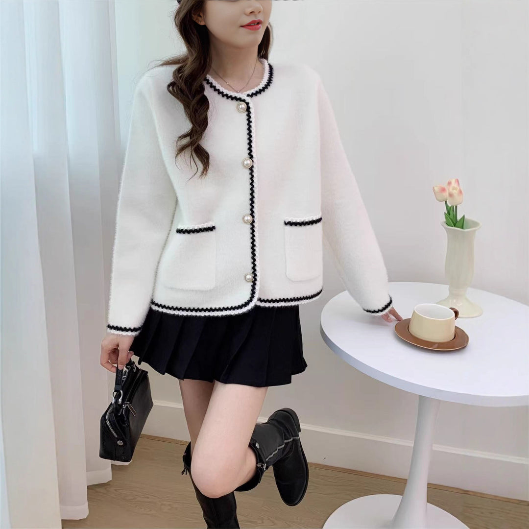 Cardigan féminin élégant avec patte de boutonnage décorative et poches