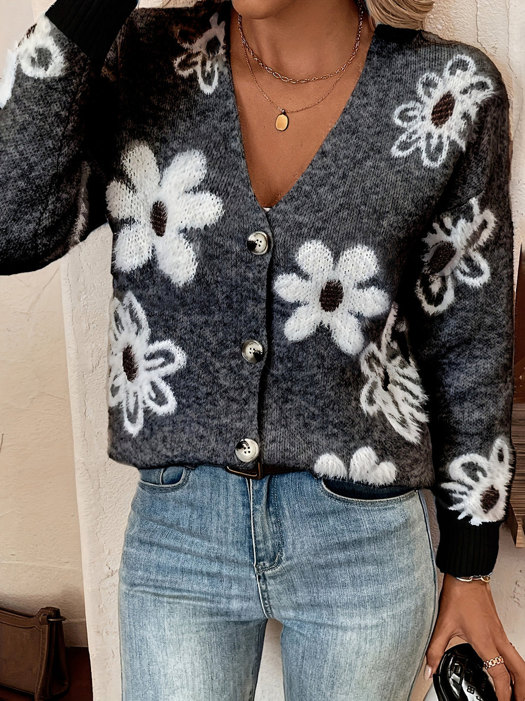 Ladies floral cardigan with V-neck and buttons Lune London