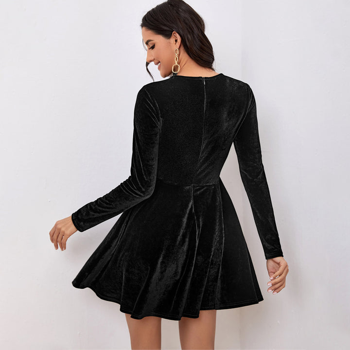 Robe en velours pour femmes avec ceinture élastique et coupe élégante Chic & Stil
