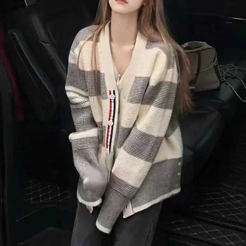 Casual knitted cardigan for women with striped pattern and practical pockets Lune London