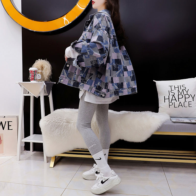 Veste en denim pour femmes en coupe oversize avec un motif frappant Chic & Stil