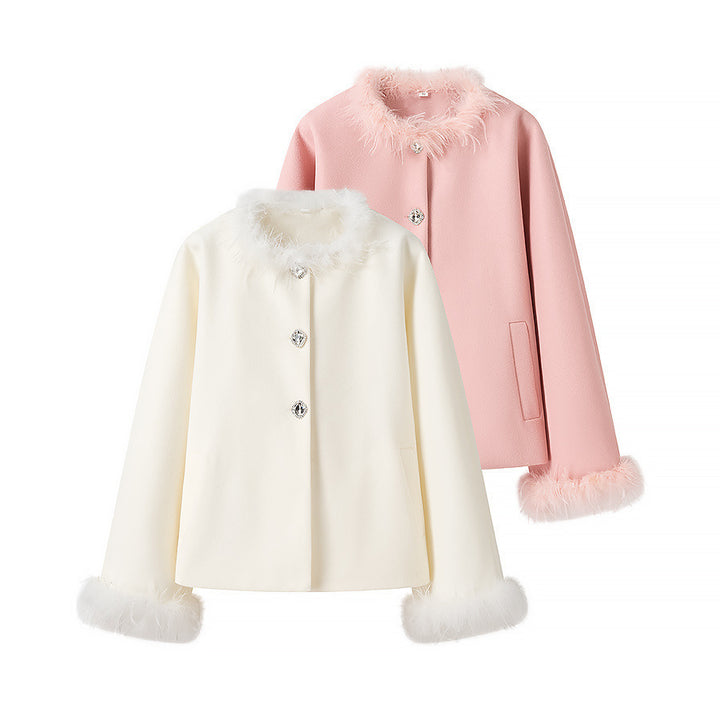 Veste courte pour femmes avec col en fausse fourrure décoratif et détails de boutons Chic & Stil