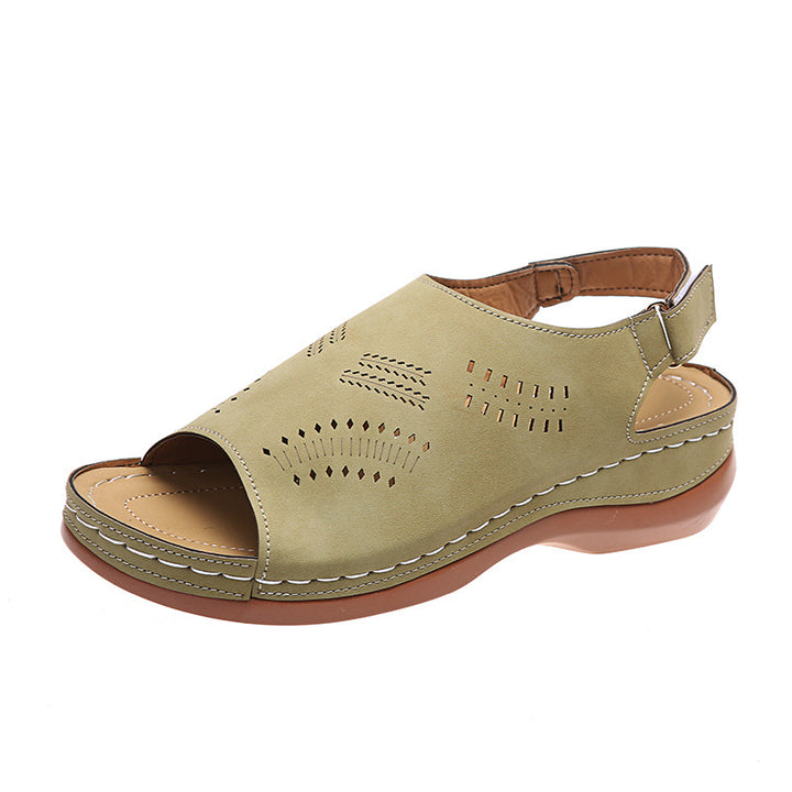 Comfortable clogs for women with a breathable surface structure and an ergonomic sole Lune London