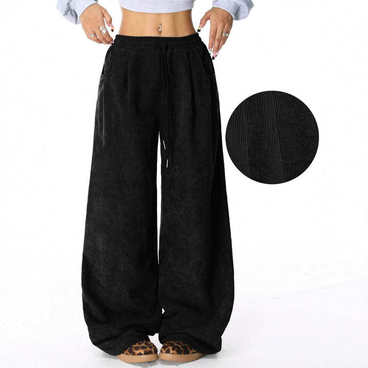 Loose leisure pants for women in ribbed material with elastic waistband and practical pockets Lune London