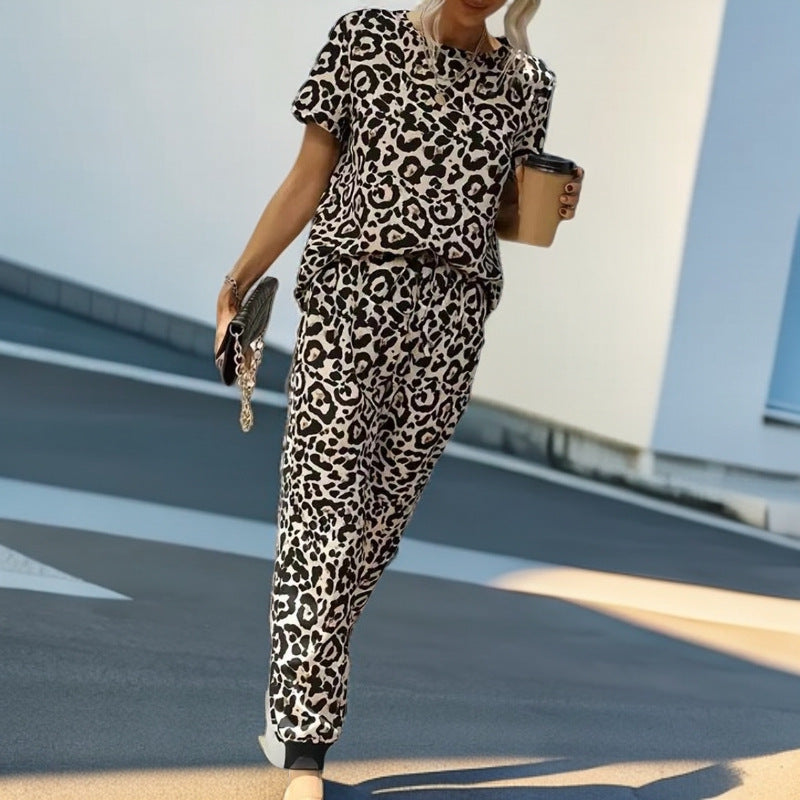 Comfortable lounge set for women with leopard print Lune London