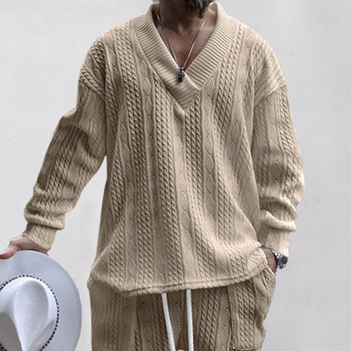 Lune London | Men's casual knit sweater with V-neck and cable pattern