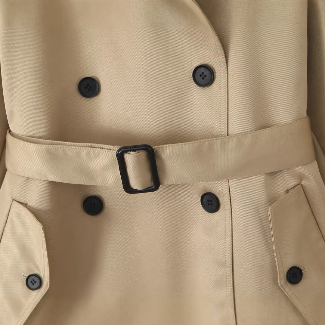 Ladies' trench coat with a modern cut and practical pockets Lune London