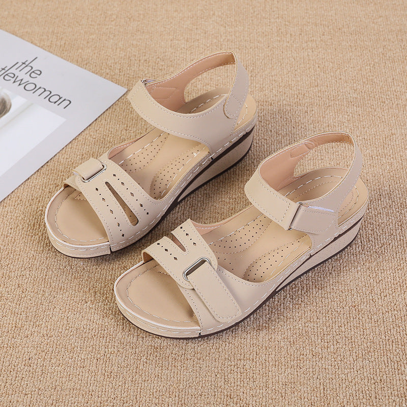 Comfortable sandals for women with ergonomic sole and flexible sole Lune London