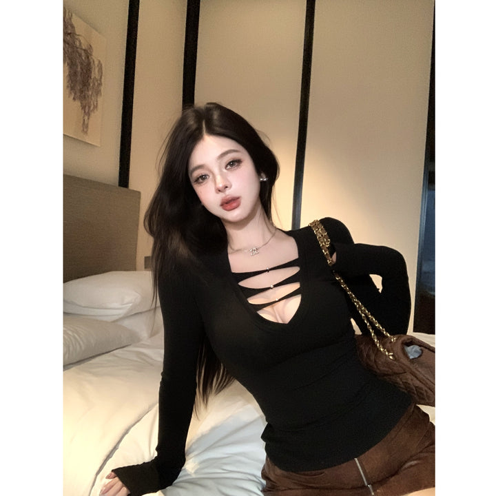 Ladies elegant long-sleeve shirt with V-neck and fashionable gathering Chic & Stil