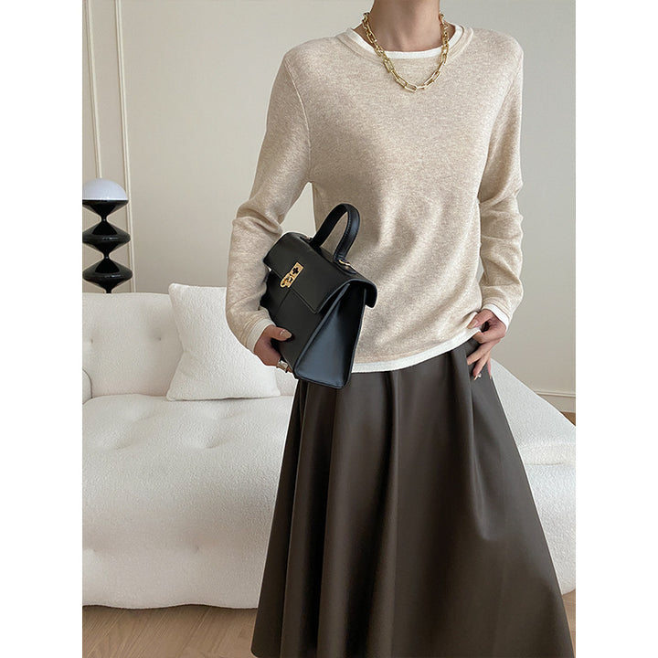 Women's fashionable sweater with fine contrast details Chic & Stil